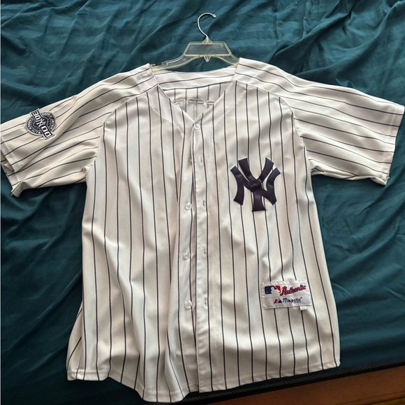 Authentic Limited Edition Derek Jeter Jersey with Jeter 30000 Career Hits Patch - Picture 2 of 6